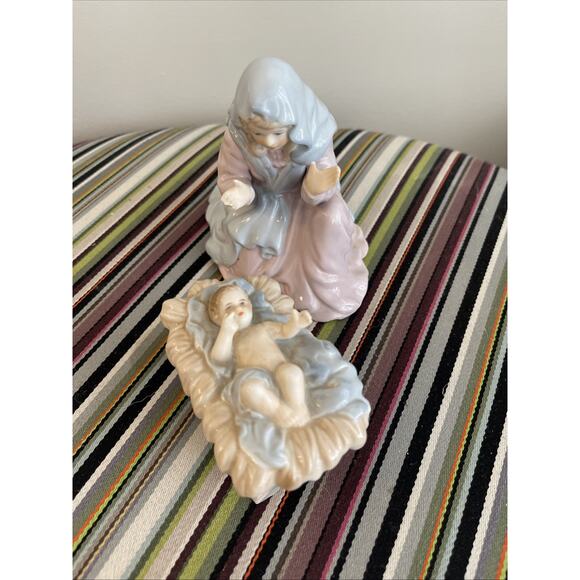 ENESCO 1988 NATIVITY Porcelain Mary Jesus PAUL CONNOLLY Vintage Set - Picture 2 of 7